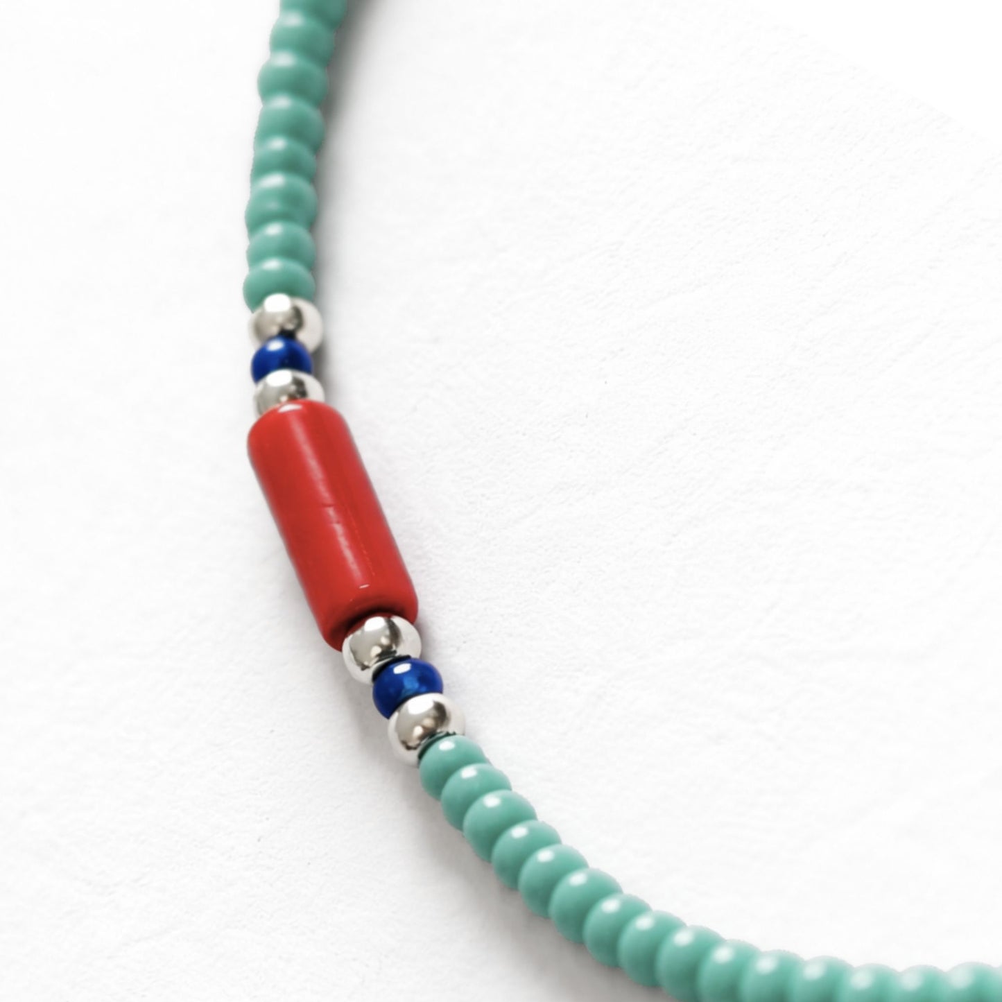 Turquesa nepalí y coralita de alta calidad - Collar con detalle de lapislázuli - (42cm)