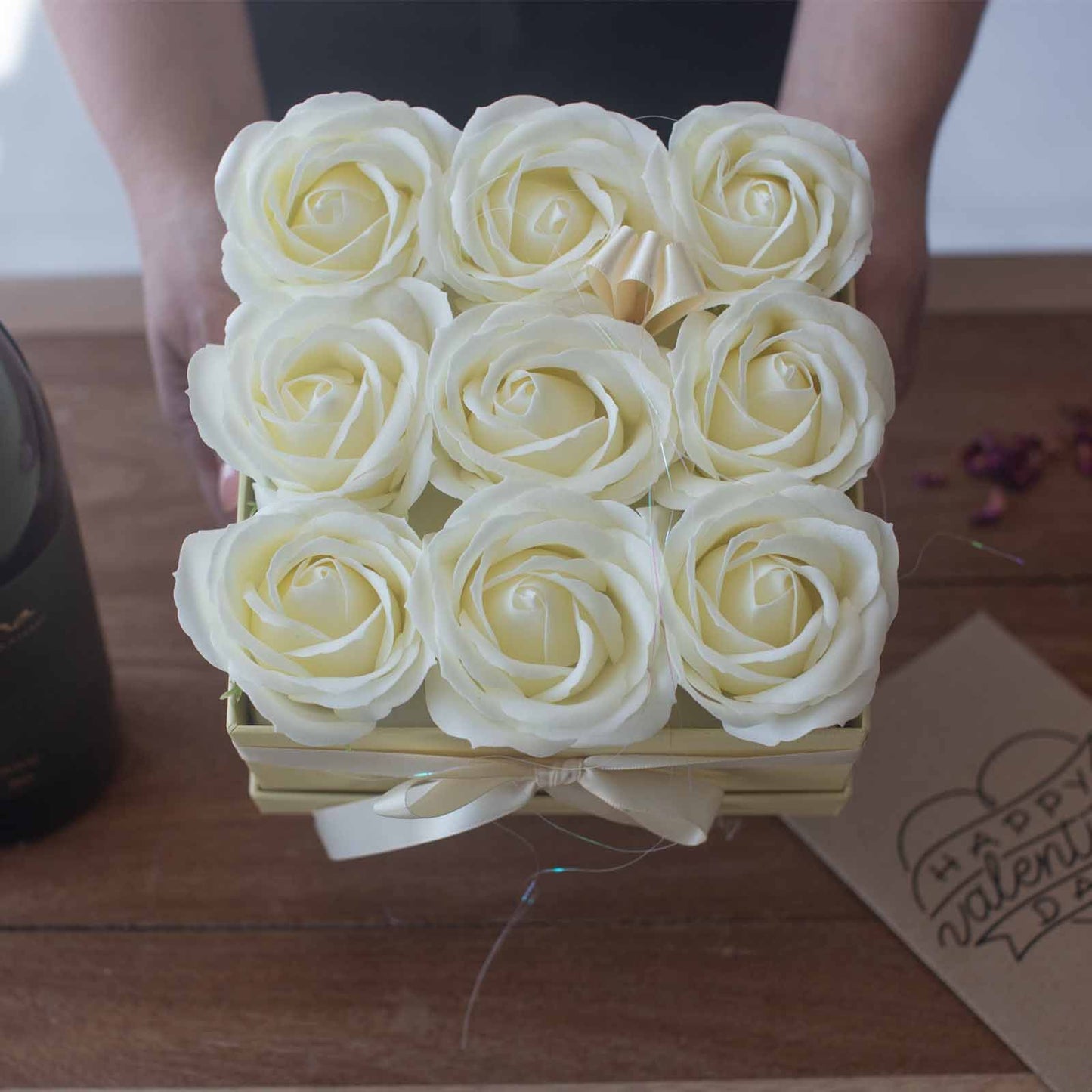 Caja de Regalo - Flor de Jabón 13 Rosas Crema - corazon