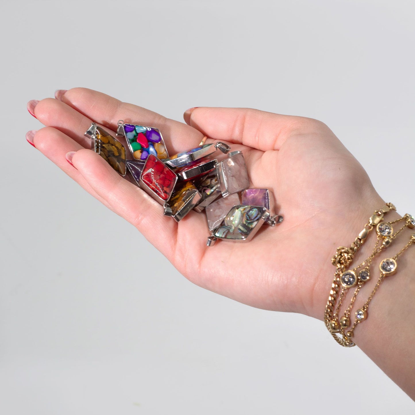 Colgantes en forma de diamante con carcasa de acero - Chips de gemas y conchas Surtido