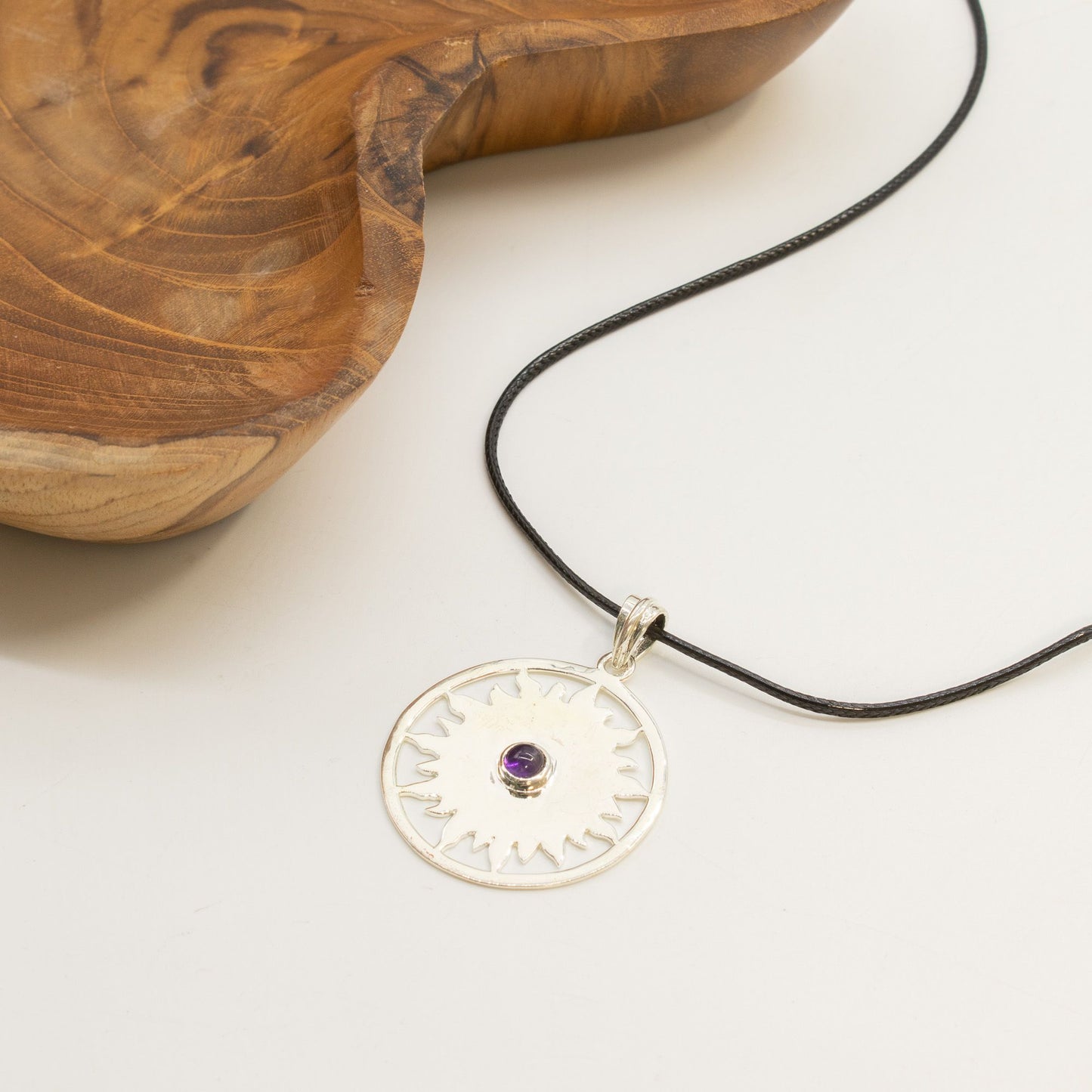 Colgante devocional de la India - plateado (cordón de 45 cm) - Amatista de adoración al sol