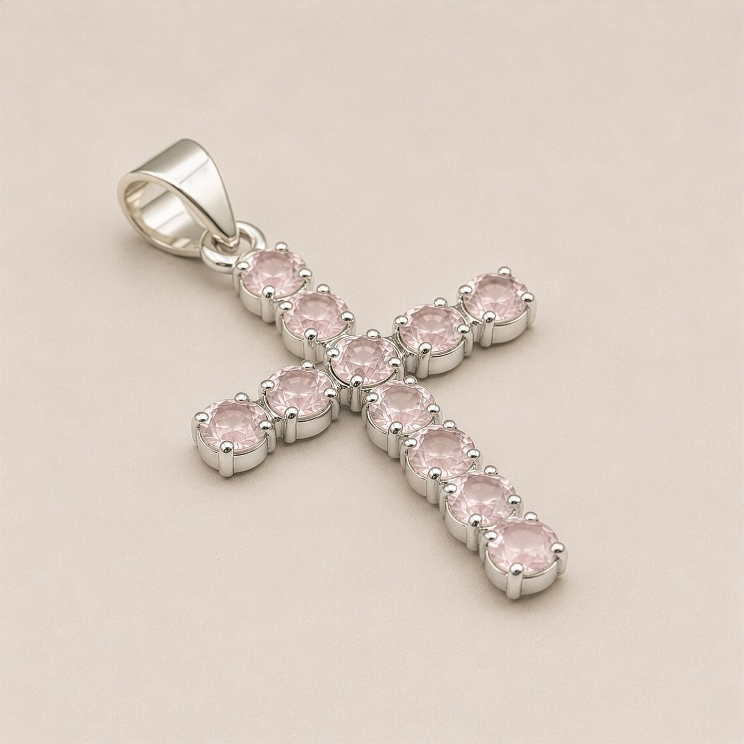 Colgante devocional de la India - Chapado en plata (cadena de 45 cm) - Crucifijo de cuarzo rosa
