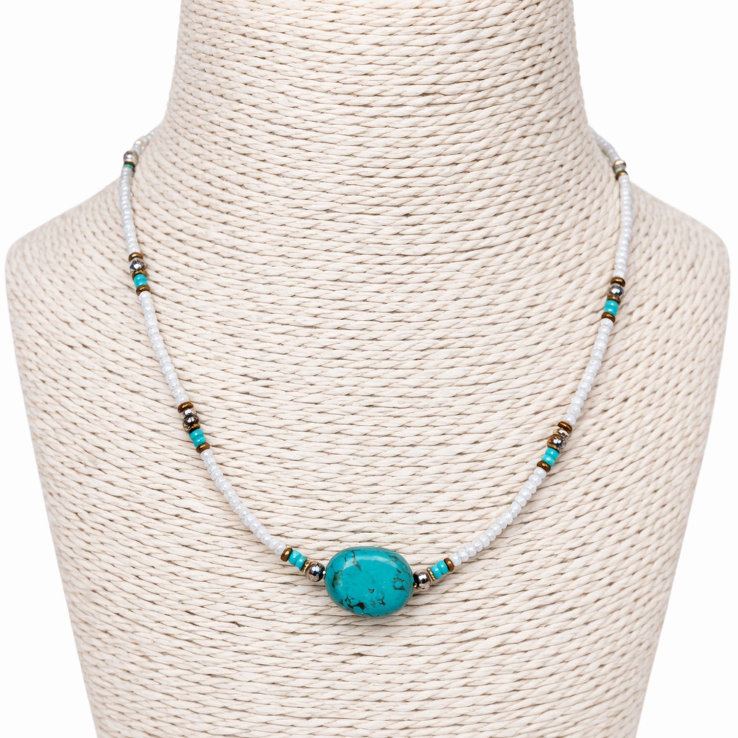 Colgante de cuentas de howlita nepalí y turquesa - collar (42 cm)