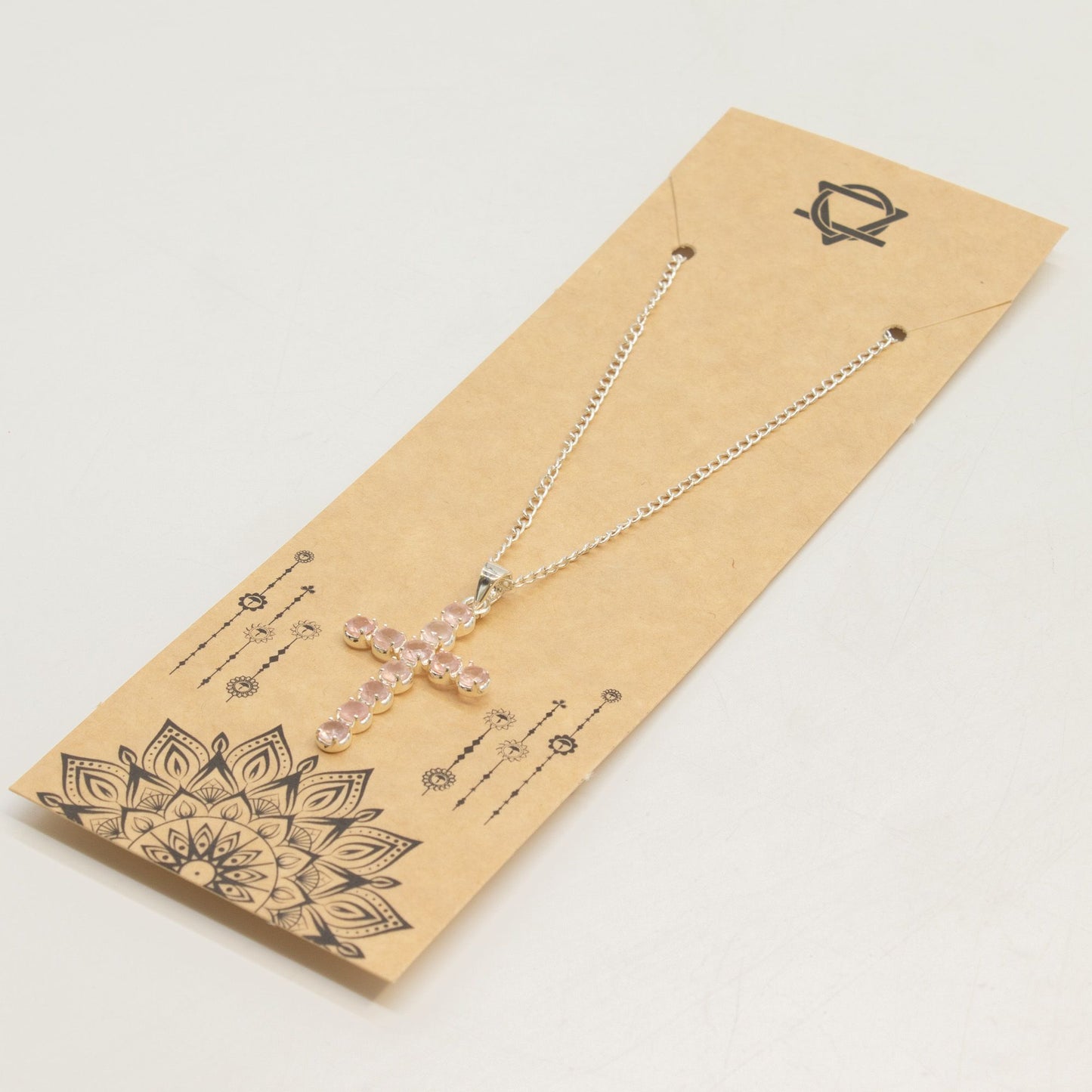 Colgante devocional de la India - Chapado en plata (cadena de 45 cm) - Crucifijo de cuarzo rosa