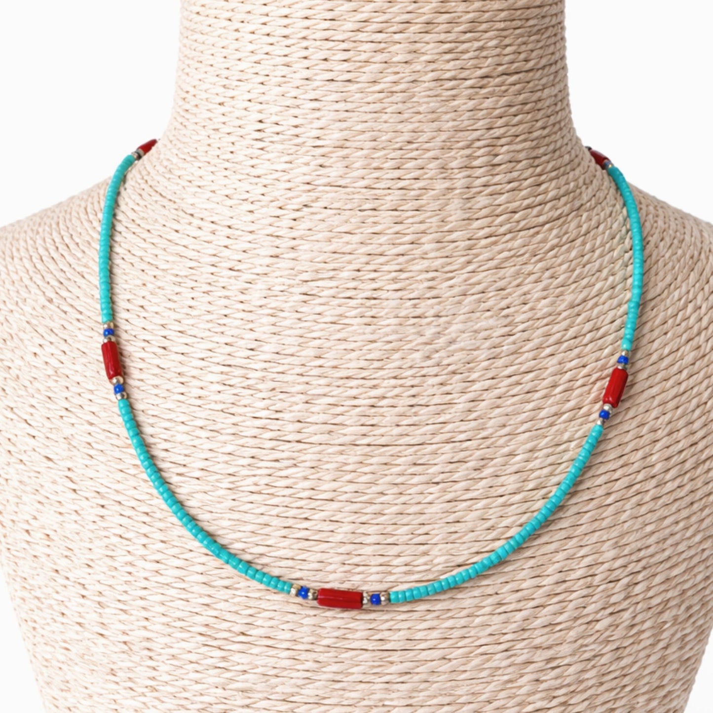 Turquesa nepalí y coralita de alta calidad - Collar con detalle de lapislázuli - (42cm)