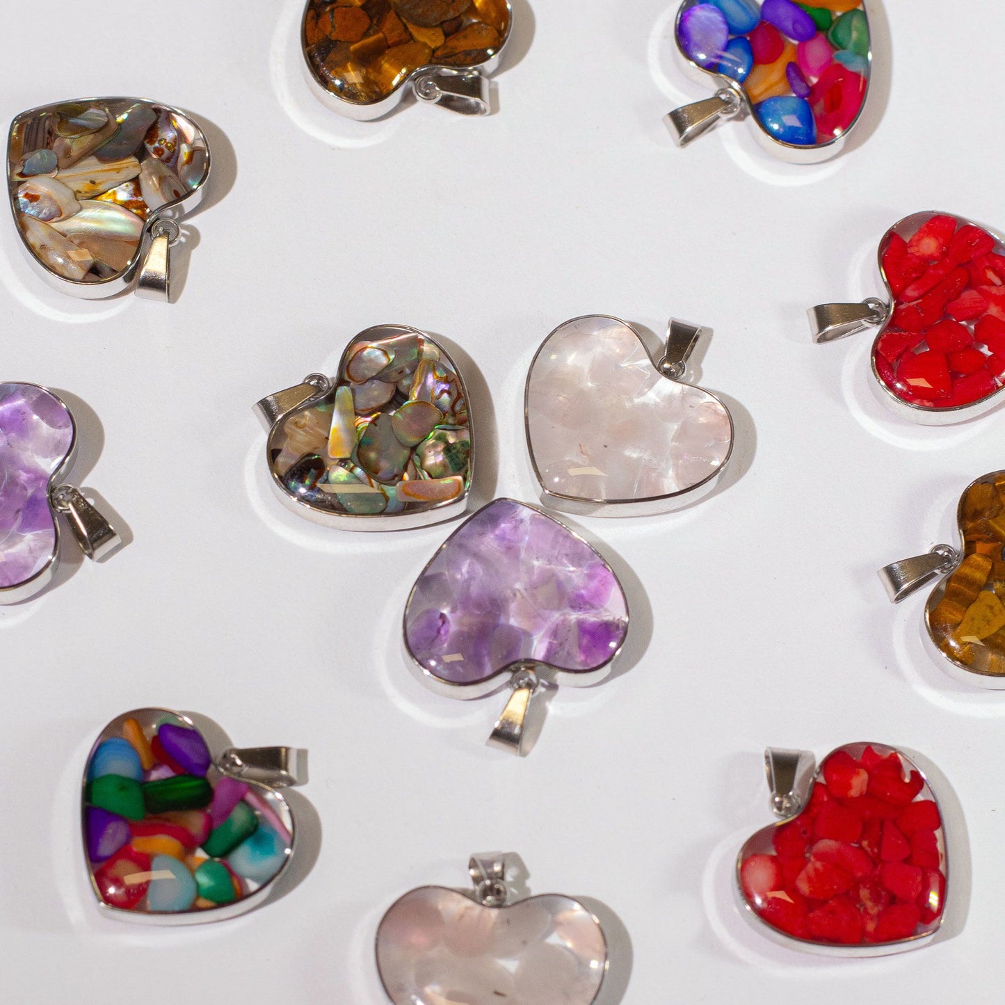 Colgantes de corazón con carcasa de acero - Chip de gemas y conchas Surtido