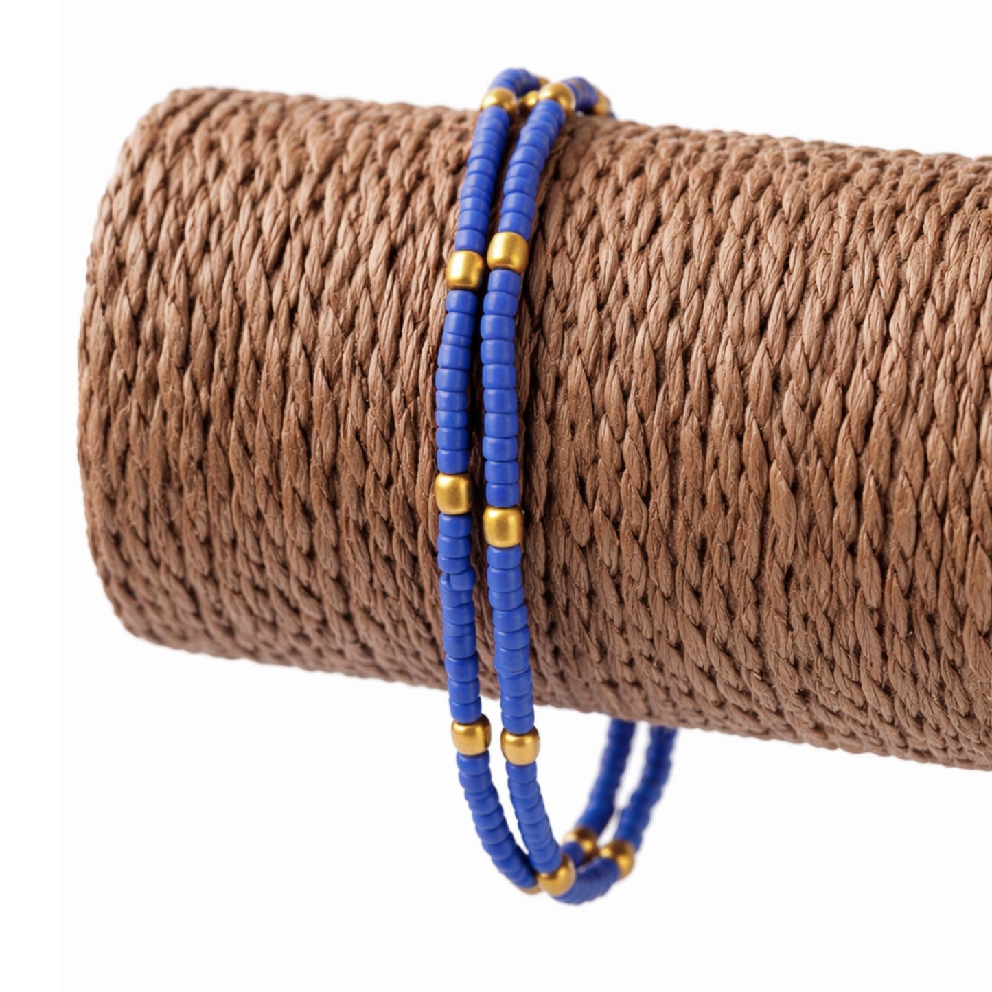 Tobillera fina nepalí de doble hilera con detalle de cuentas de lapislázuli y latón - (22 cm)