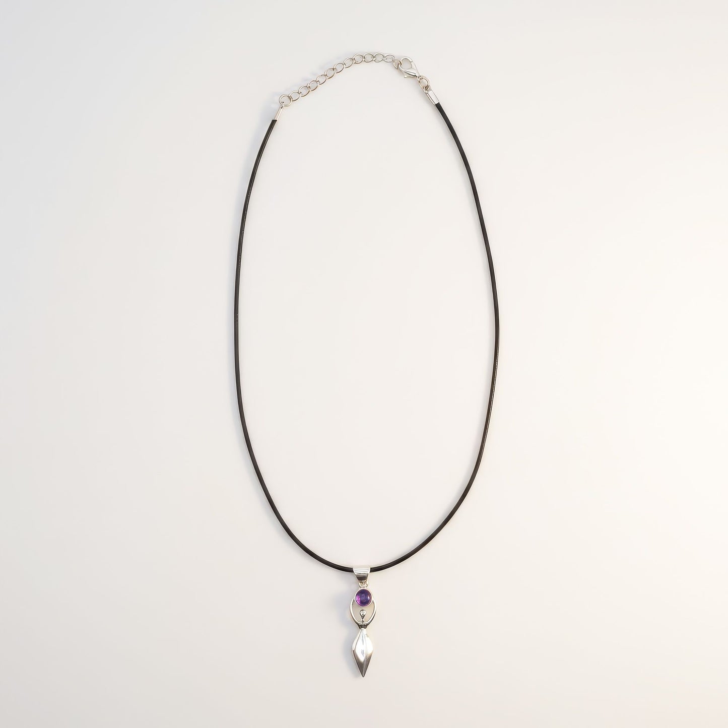 Colgantes devocionales de la India - Baño de plata (Cordón de 45 cm) - Diosa Amatista