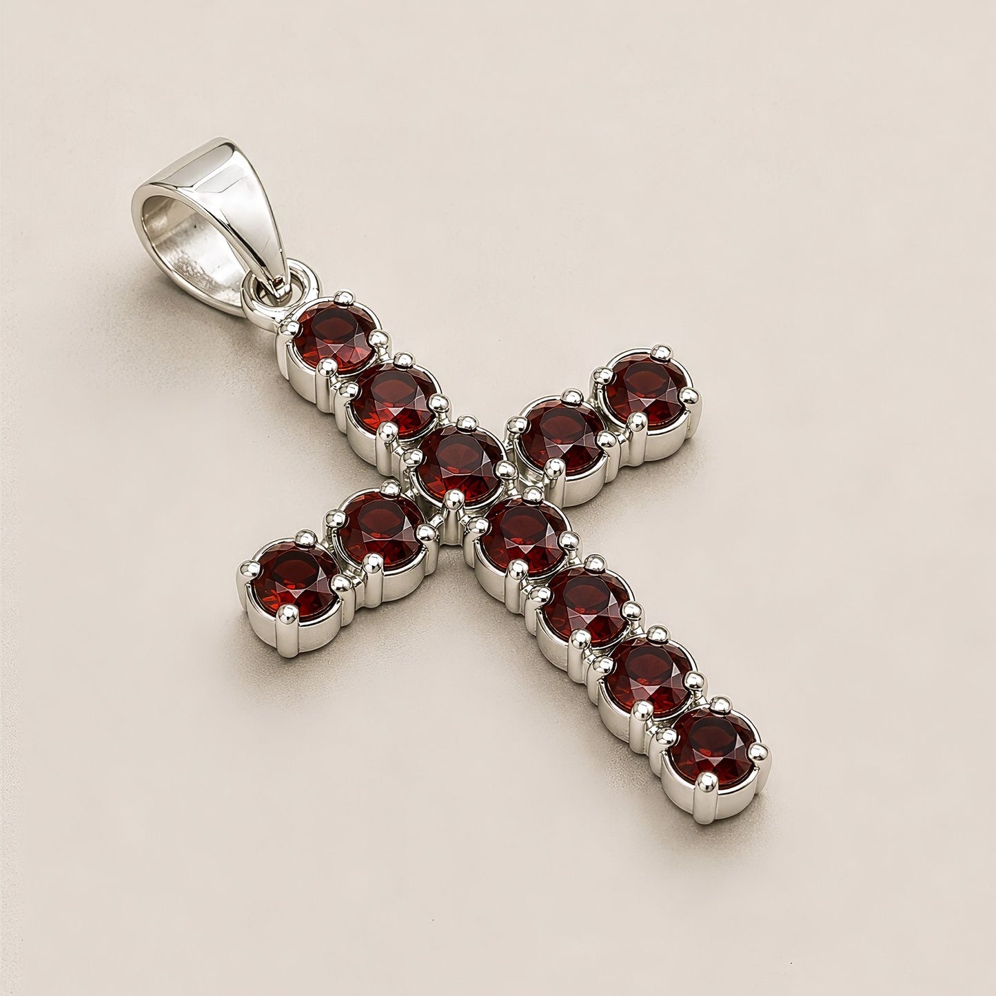 Colgante devocional de la India - bañado en plata (cadena de 45 cm) - crucifijo de granate