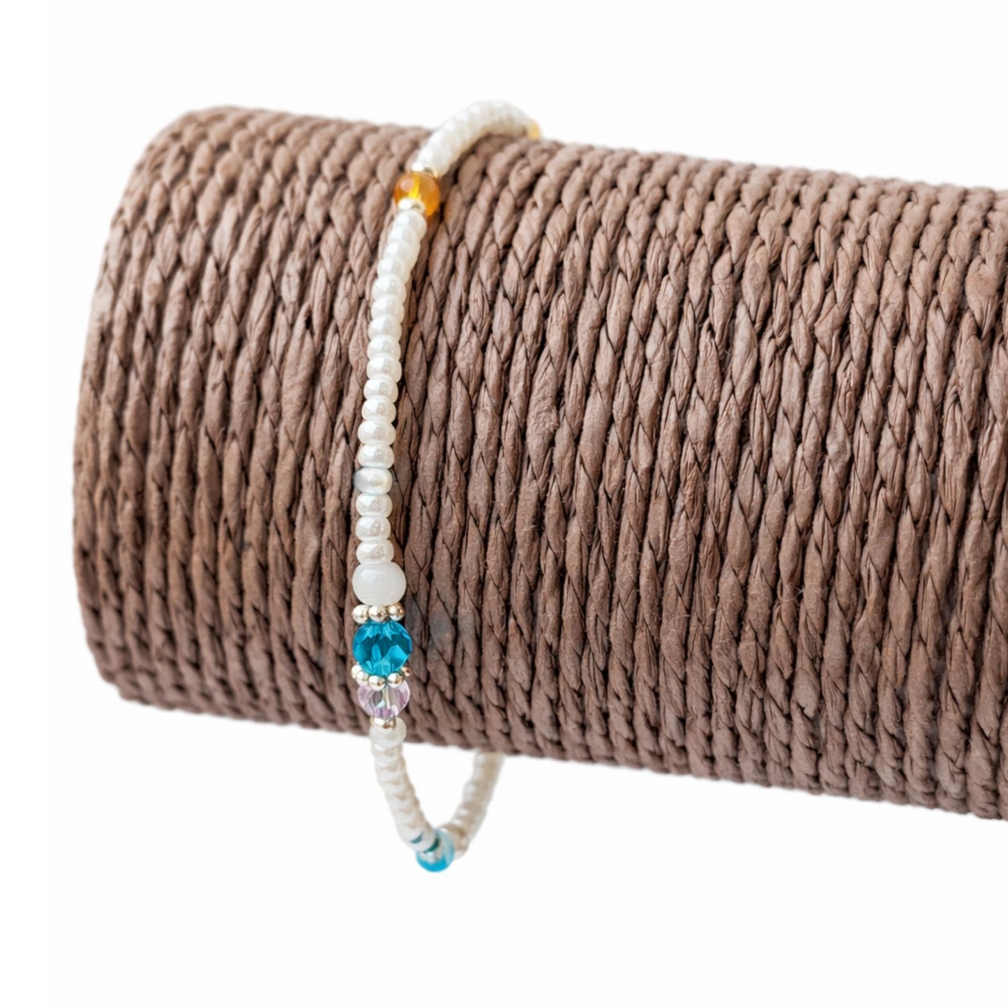 Pulsera de tobillo fina de howlita nepalí y con cuentas facetadas - (22 cm)